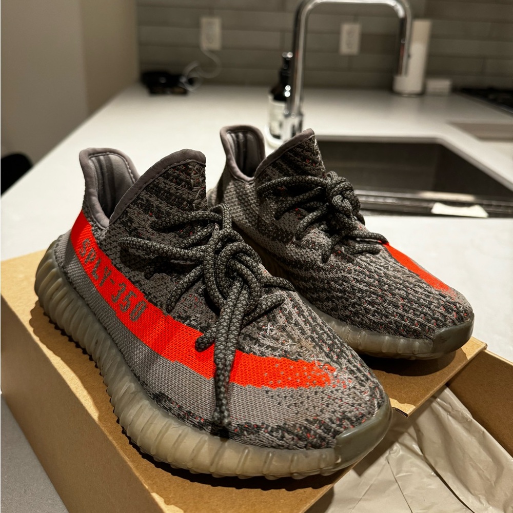 YEEZY BOOST 350 V2